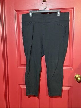 Studio by Torrid Black Stretch Ponte Pull On Pixie  Pants Size 2R